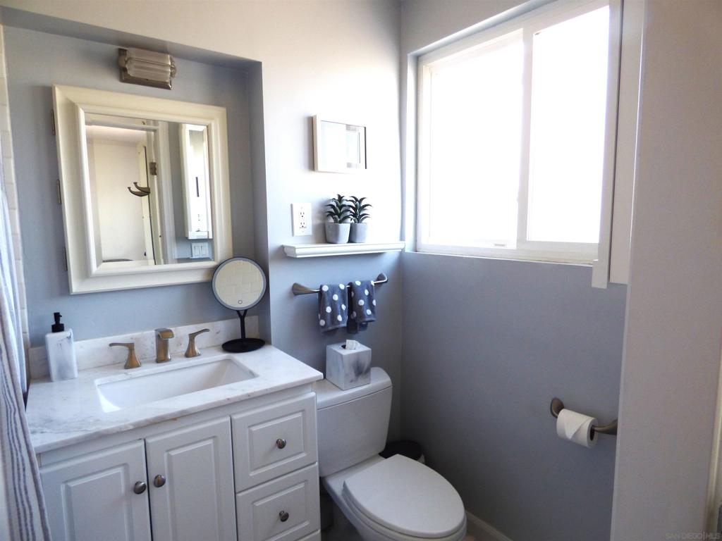 MLS #250043076SD image #12