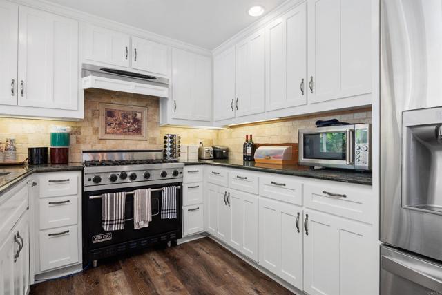 3984 Scott Dr., Carlsbad CA: https://media.crmls.org/mediaz/b9440e1f-956b-4c66-a2ad-c60105a61639.jpg