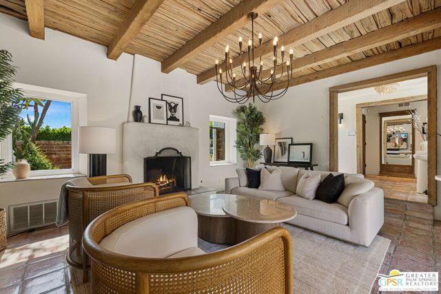 370 W Crestview Drive, Palm Springs, CA 92264