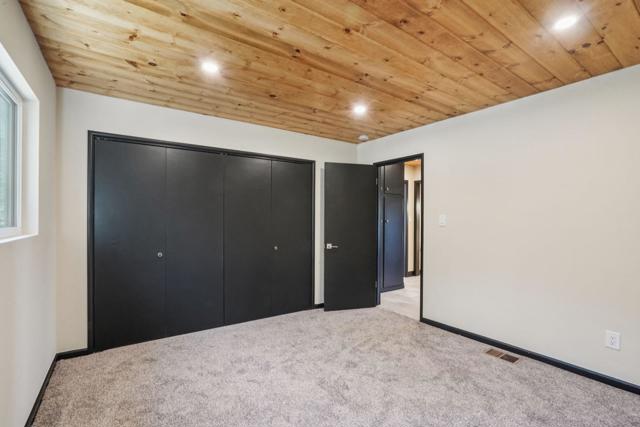 54091 Northridge, Idyllwild CA: https://media.crmls.org/mediaz/b9446d52-af25-4416-a6a7-497d87c3c989.jpg