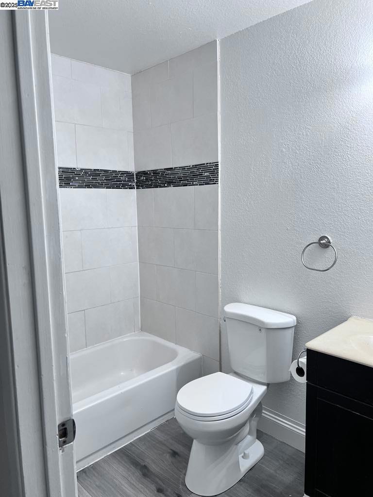 https://media.crmls.org/mediaz/b94486d9-8e28-43e9-a706-eb5010a2a0da.jpg?preset=X-Large