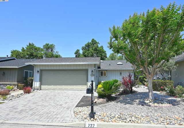 727 Paradise Valley Ct, Danville CA: https://media.crmls.org/mediaz/b944e4ef-da6d-447e-b6d3-f6c2634d1866.jpg