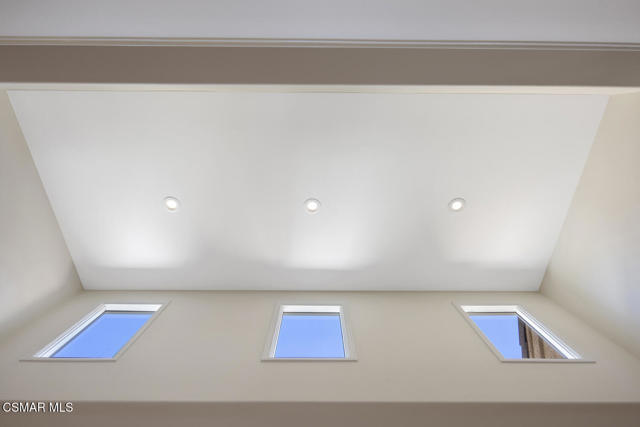 1732 Crooked Trail Place, Westlake Village CA: https://media.crmls.org/mediaz/b94555ac-a500-44f4-af17-f8e458763c9e.jpg