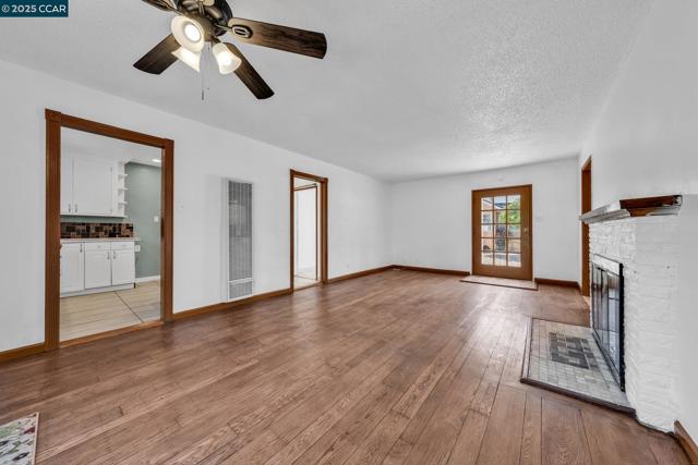 18127 Madison Ave, Castro Valley CA: https://media.crmls.org/mediaz/b94573fc-a940-4320-b37d-f50cb7e37247.jpg