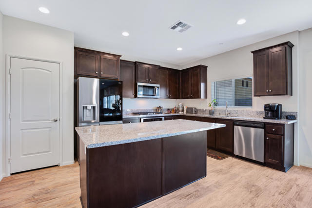 84701 Merus Avenue, Indio CA: https://media.crmls.org/mediaz/b94611cf-4a2f-4eab-98b4-c23ae759e54d.jpg