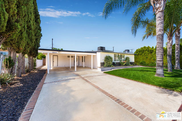 13613 Muscatine Street, Arleta CA: https://media.crmls.org/mediaz/b9464b65-35d0-48d9-ba6b-43c07e2b64fd.jpg