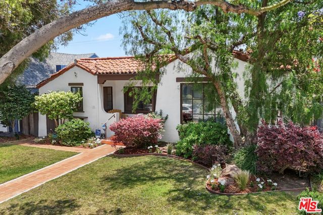 2218 Pearl Street, Santa Monica CA: https://media.crmls.org/mediaz/b947842c-406a-4424-9155-36087b5d8c2a.jpg