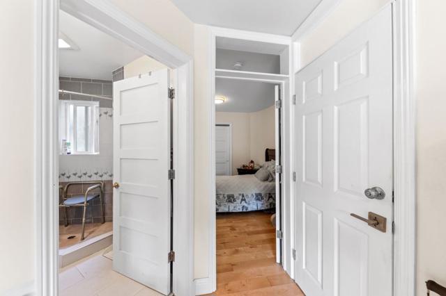 440442 29th Street, San Francisco CA: https://media.crmls.org/mediaz/b947adc9-edbf-4829-9a17-fe8fb2656da5.jpg