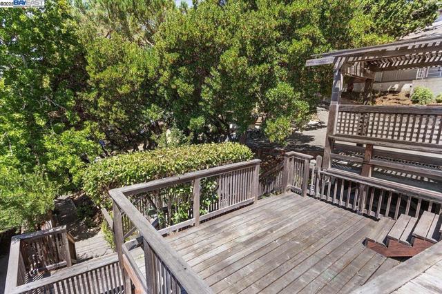 3491 Middleton Ave, Castro Valley CA: https://media.crmls.org/mediaz/b947d293-fd01-4cbe-88de-1281ad68c26a.jpg