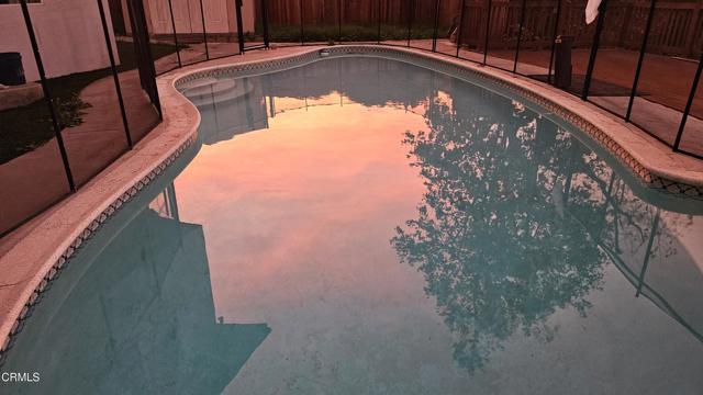 Detail Gallery Image 7 of 43 For 2786 Kennington Dr, Glendale,  CA 91206 - 4 Beds | 3 Baths