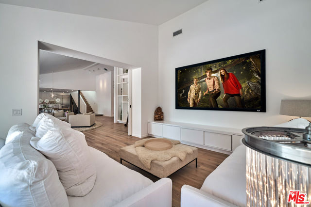 6342 Innsdale Drive, Los Angeles CA: https://media.crmls.org/mediaz/b948bac8-62e7-480e-9164-08c0cde2895a.jpg