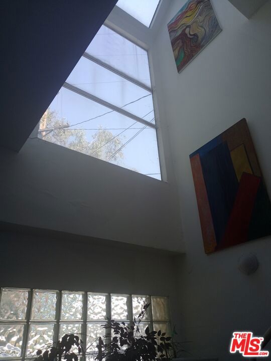 8613 Franklin Avenue, Los Angeles CA: https://media.crmls.org/mediaz/b948ef7f-9ede-42bb-b6c8-d22d3139d7af.jpg