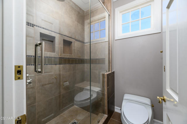 29515 Weeping Willow Drive, Agoura Hills CA: https://media.crmls.org/mediaz/b9490c52-3e49-4bb1-951c-ee19ad43c2dc.jpg