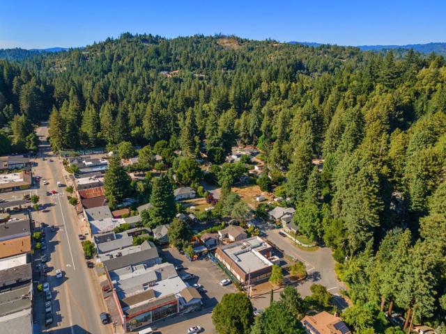 107 Maywood Drive, Boulder Creek CA: https://media.crmls.org/mediaz/b9497a43-e477-4e70-ba5a-b466f2d3ebfe.jpg