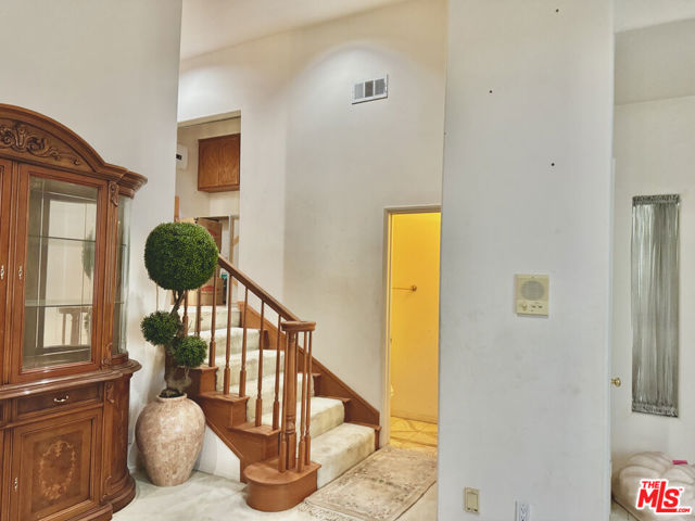 1137 Eagle Vista Drive, Los Angeles CA: https://media.crmls.org/mediaz/b9497b5e-725f-4d6d-af19-f6d2fe726d83.jpg