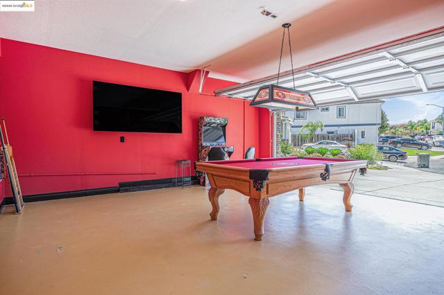 140 Ridge Crest Ct, Oakley CA: https://media.crmls.org/mediaz/b949bd34-2a92-4feb-b6e5-d565275b8bf3.jpg