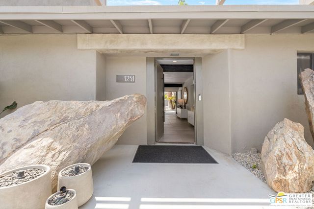 1251 E San Lorenzo Road, Palm Springs CA: https://media.crmls.org/mediaz/b949d41c-92da-41cb-82dc-a95fa91b600b.jpg