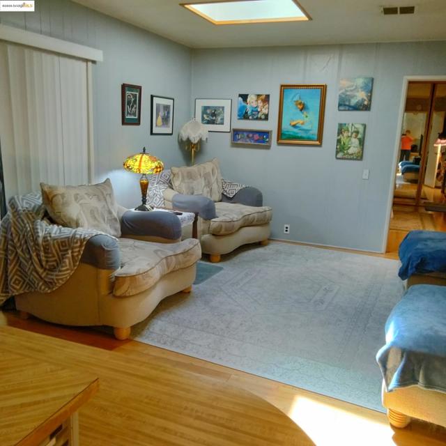 91 Diana Way, Antioch CA: https://media.crmls.org/mediaz/b949dffd-66db-4bcf-8615-8f9eaa9ca3ce.jpg