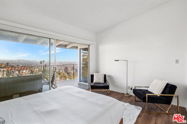 9432 Sierra Mar Place, Los Angeles CA: https://media.crmls.org/mediaz/b94a9dec-4820-479f-afe2-a10f5dd070e2.jpg