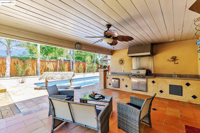 212 Matsqui Rd, Antioch CA: https://media.crmls.org/mediaz/b94aaee2-0e26-4ac3-8d7a-fe2ae8987772.jpg
