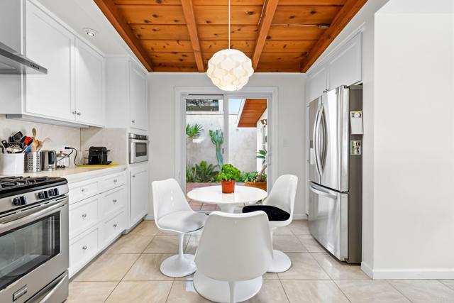 Detail Gallery Image 11 of 44 For 7209 Draper, La Jolla,  CA 92037 - 3 Beds | 3 Baths