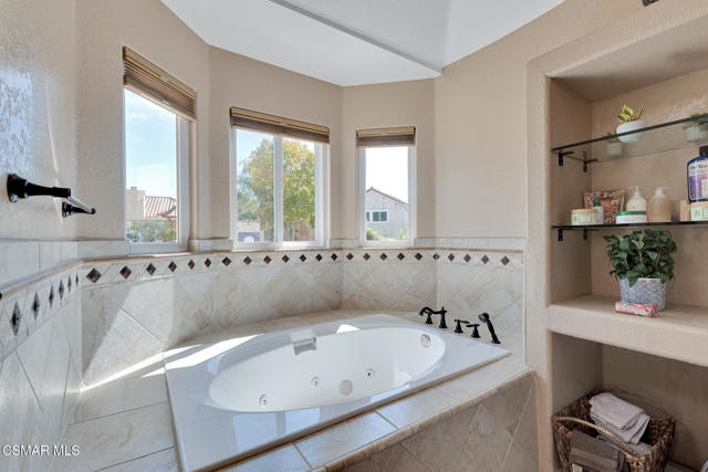 4542 Skidmore Court, Moorpark CA: https://media.crmls.org/mediaz/b94b1d7b-2295-4c2b-98a0-d36653d01e37.jpg
