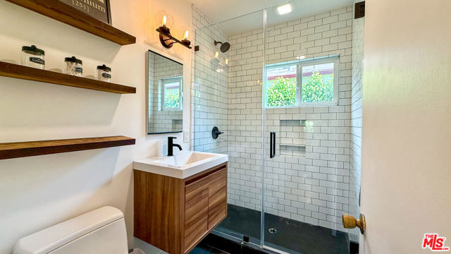 2403 Ocean Avenue, Venice CA: https://media.crmls.org/mediaz/b94b6a1f-69ac-44c9-ae49-f41d4f4d6473.jpg