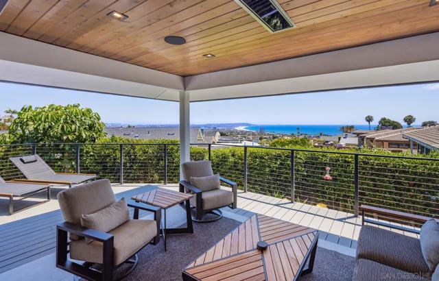 5560 Moonlight Lane, La Jolla CA: https://media.crmls.org/mediaz/b94be6d2-0306-4c75-8d05-76a5b194e133.jpg