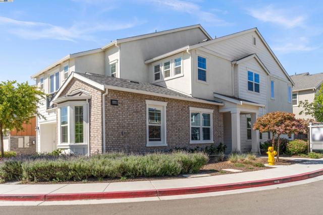 4440 Pine Mountain Way, Dublin CA: https://media.crmls.org/mediaz/b94c208c-d25d-43b3-a78d-78c0e3d7d9ec.jpg