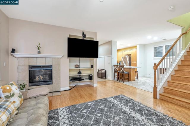 2036 Serra Ln, Hercules CA: https://media.crmls.org/mediaz/b94c39d8-0c8e-4ae1-9b03-6e6104b76d10.jpg