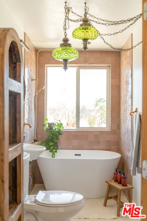 2724 Stonehill Avenue, Joshua Tree CA: https://media.crmls.org/mediaz/b94d18ab-a7f3-4dbe-a886-3399531c7ae3.jpg