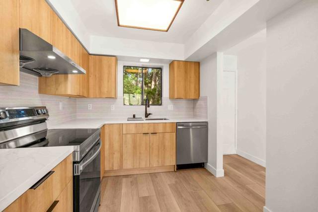 711 S Bayshore Boulevard, San Mateo CA: https://media.crmls.org/mediaz/b94dfd68-b088-4764-b6df-4f8414f25f49.jpg