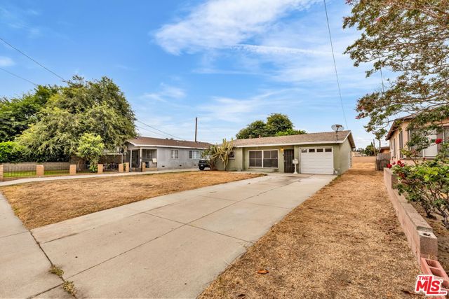 8753 Vans Street, Paramount CA: https://media.crmls.org/mediaz/b94e2b12-e0b5-4928-bc7b-6e5d54c9f89d.jpg