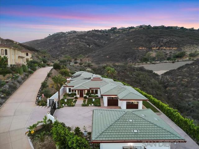 8018 La Milla, Rancho Santa Fe CA: https://media.crmls.org/mediaz/b94e516c-1fe2-4351-9aa8-9173703e1a0f.jpg