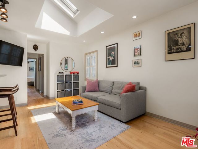 4344 Alla Road, Los Angeles CA: https://media.crmls.org/mediaz/b94e876e-7933-4de1-b1fb-4403ba589c66.jpg
