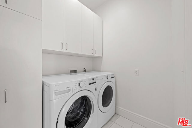 1539 Viewsite Drive, Los Angeles CA: https://media.crmls.org/mediaz/b9501177-064f-4176-a4b2-165125206a47.jpg