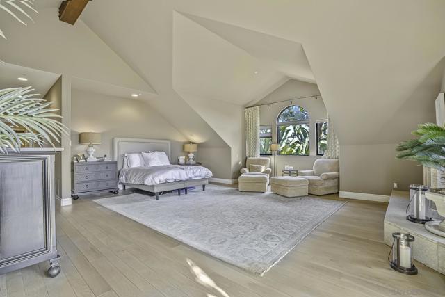 5305 La Crescenta, Rancho Santa Fe CA: https://media.crmls.org/mediaz/b950d878-524e-4594-84b7-6d601caaf5df.jpg
