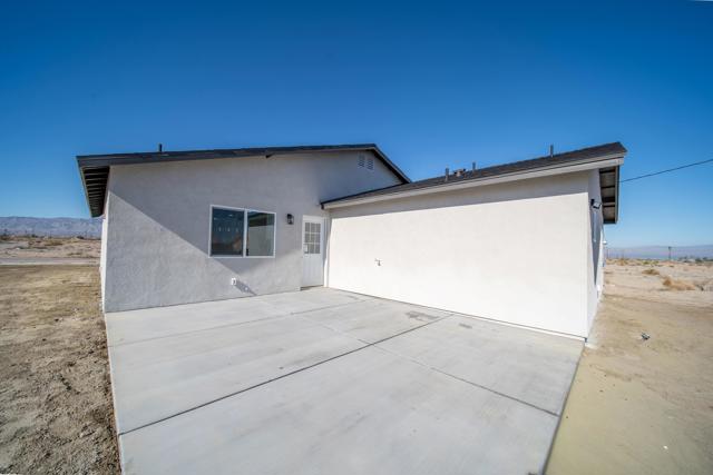 2864 Vista Avenue, Thermal CA: https://media.crmls.org/mediaz/b950d914-c89e-4f6b-8c9d-9a25fdd2bd2c.jpg