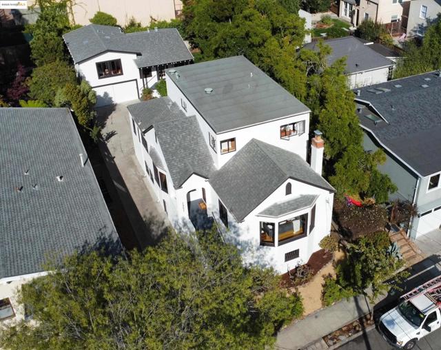 1351 Carlotta Ave, Berkeley CA: https://media.crmls.org/mediaz/b950e1d5-161d-4dba-843a-557b171848f6.jpg
