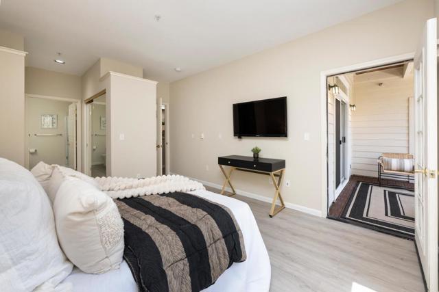 2006 Hastings Shore Lane, Redwood City CA: https://media.crmls.org/mediaz/b951164e-efdc-4393-b629-588fd9ee0972.jpg