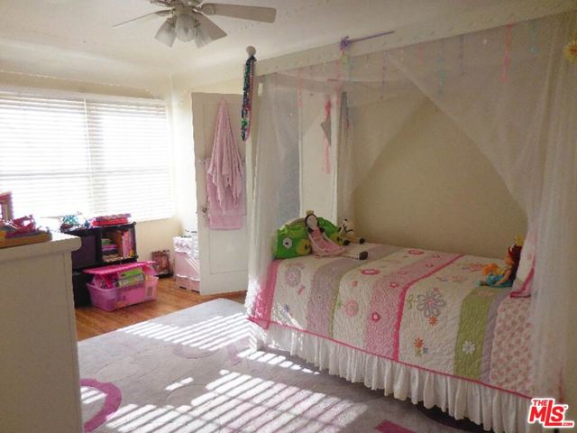 1134 S Hayworth Avenue, Los Angeles CA: https://media.crmls.org/mediaz/b951761f-1c82-4839-aef6-2e16b05ebb0b.jpg
