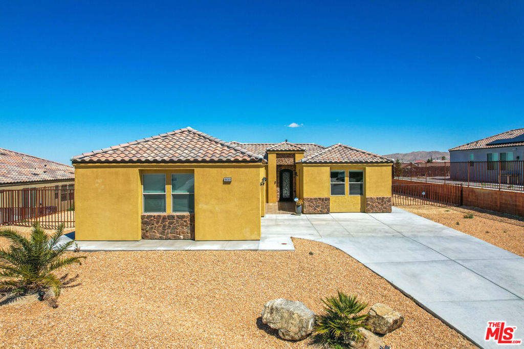 8688 Monument View Drive, Yucca Valley, CA 92284