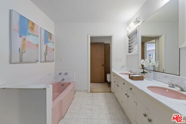 515 Warner Avenue, Los Angeles CA: https://media.crmls.org/mediaz/b95285b1-9e13-44d0-b14e-e28b367869a8.jpg