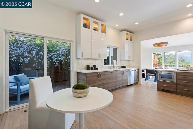 316 Village View Ct, Orinda CA: https://media.crmls.org/mediaz/b952f505-d398-4683-b46d-00b217e802b4.jpg