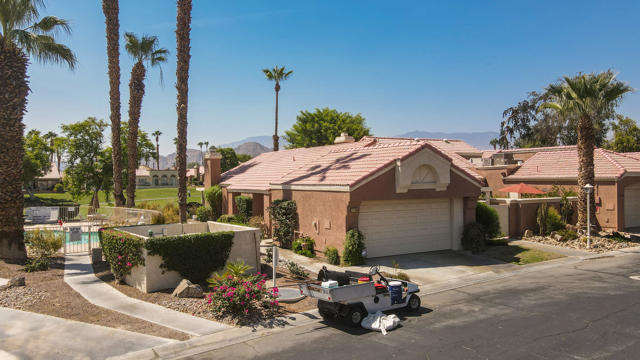 76895 Morocco Road, Palm Desert CA: https://media.crmls.org/mediaz/b9533215-7fc8-4a47-9306-aa3a27a3ef32.jpg