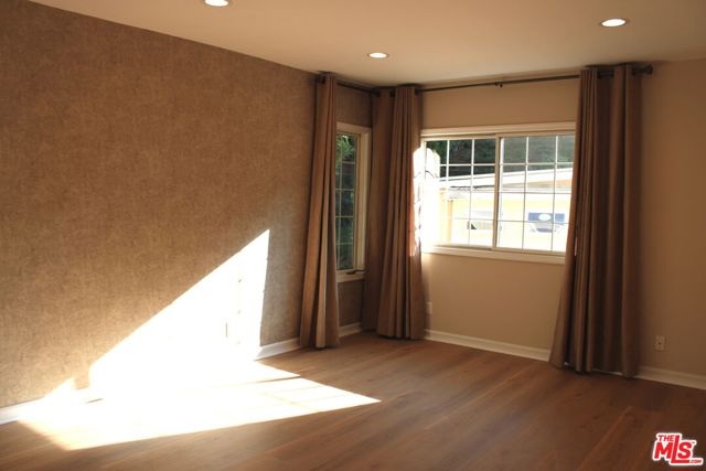 11502 Dona Teresa Drive, Studio City CA: https://media.crmls.org/mediaz/b95359b5-af16-47dc-9e19-67a735e0a201.jpg