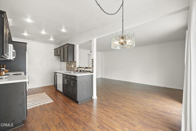 1223 Landsburn Circle, Westlake Village CA: https://media.crmls.org/mediaz/b95367bf-e46d-4722-987b-962698527c01.jpg