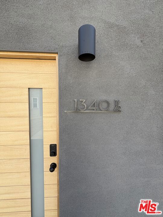 1340 1/2 2nd Avenue, Los Angeles CA: https://media.crmls.org/mediaz/b95389ed-04cf-4581-bc9f-b7fe8d331127.jpg