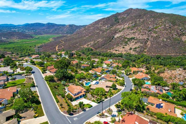 3302 Vista Rocosa, Escondido CA: https://media.crmls.org/mediaz/b953ac57-d749-4bcb-b3b4-b8364ed8ae7e.jpg
