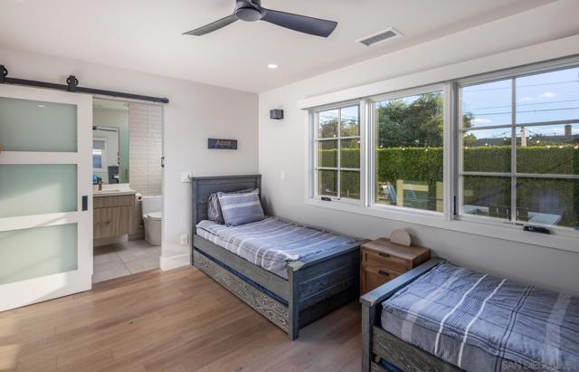 1303 Hermes Ave, Encinitas CA: https://media.crmls.org/mediaz/b9544624-96c7-41e7-b846-ecf24d6b825b.jpg